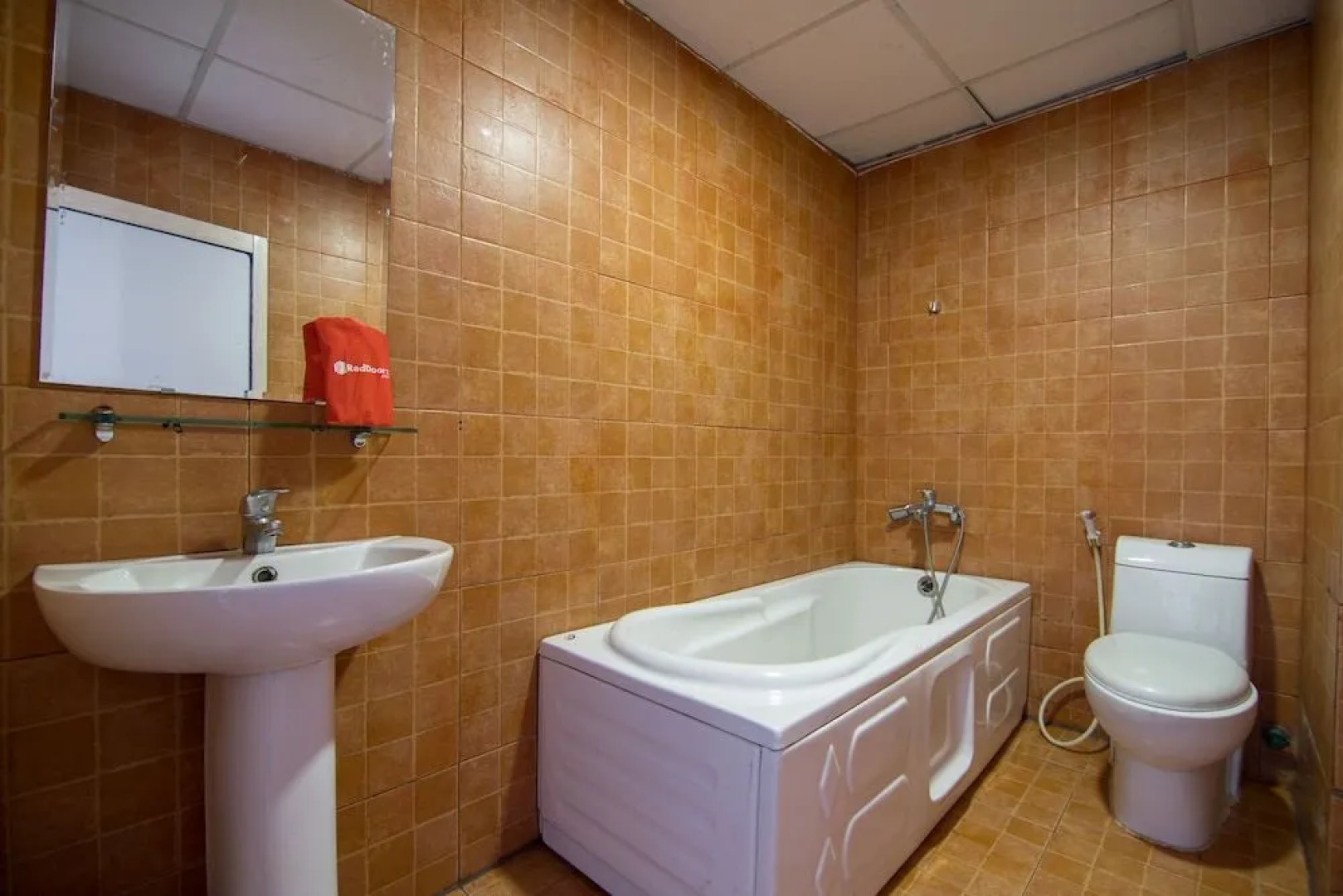 RedDoorz Near Tan Dinh Market 3