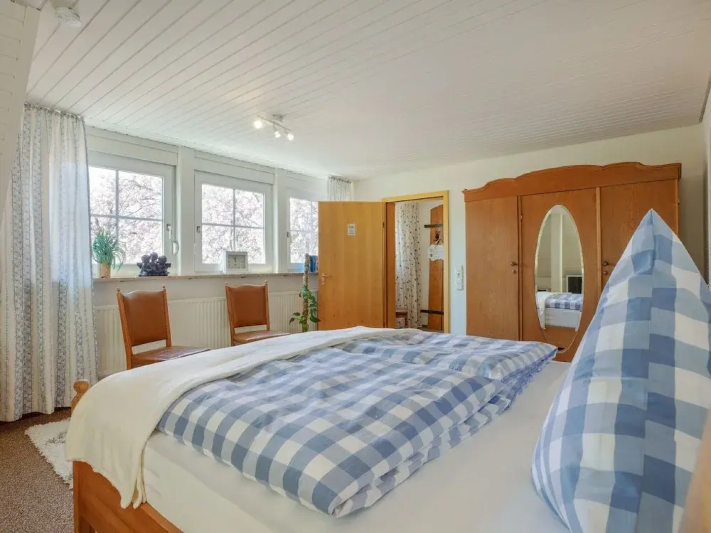 Charming Apartment in Weissenbrunn Near Forest