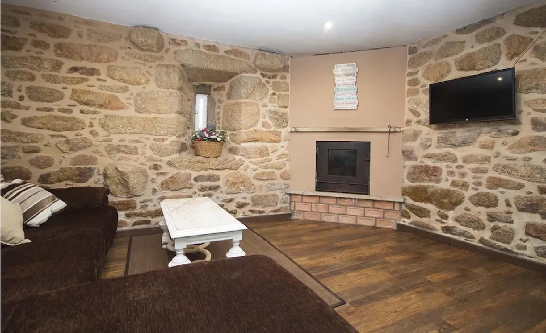 House - 3 Bedrooms with WiFi - 107749