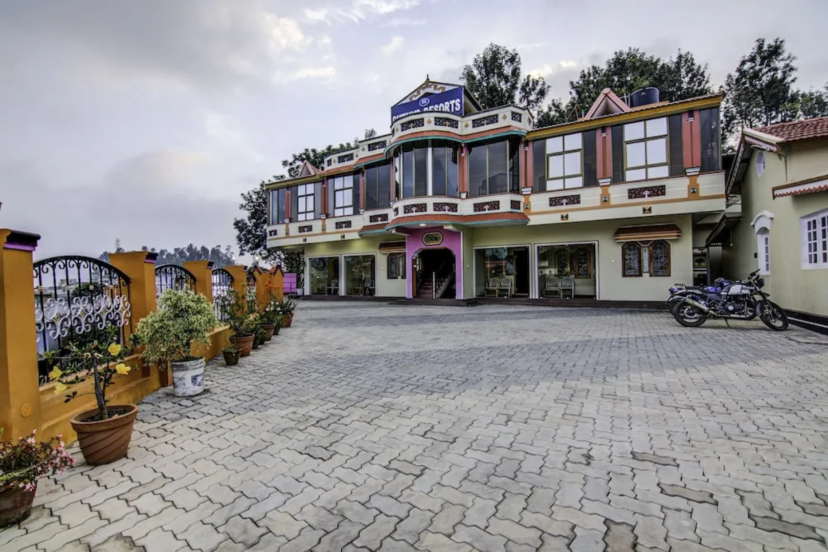 Oyo 23377 Suthys Resort