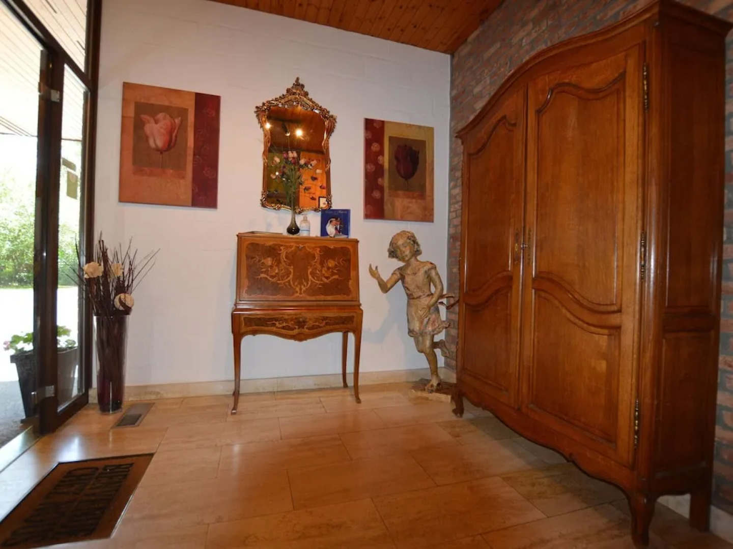 Luxury Villa with Swimming Pool near F1 Circuit