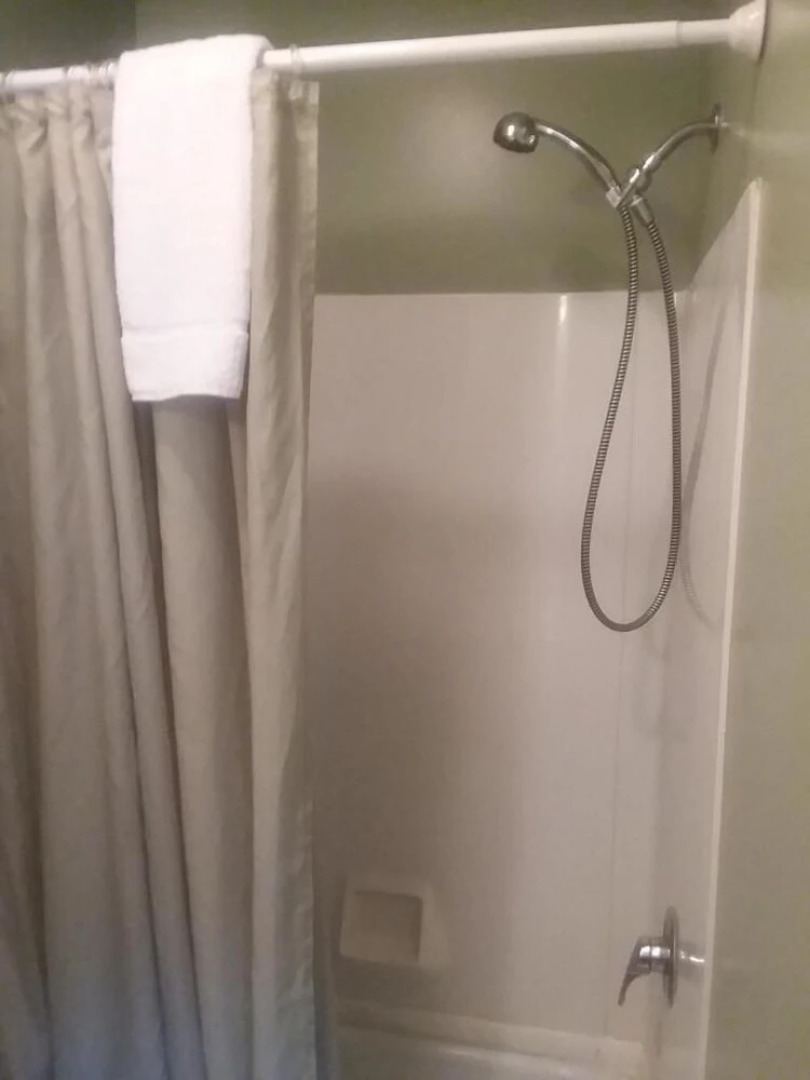 Lakes-N-Trails Motel