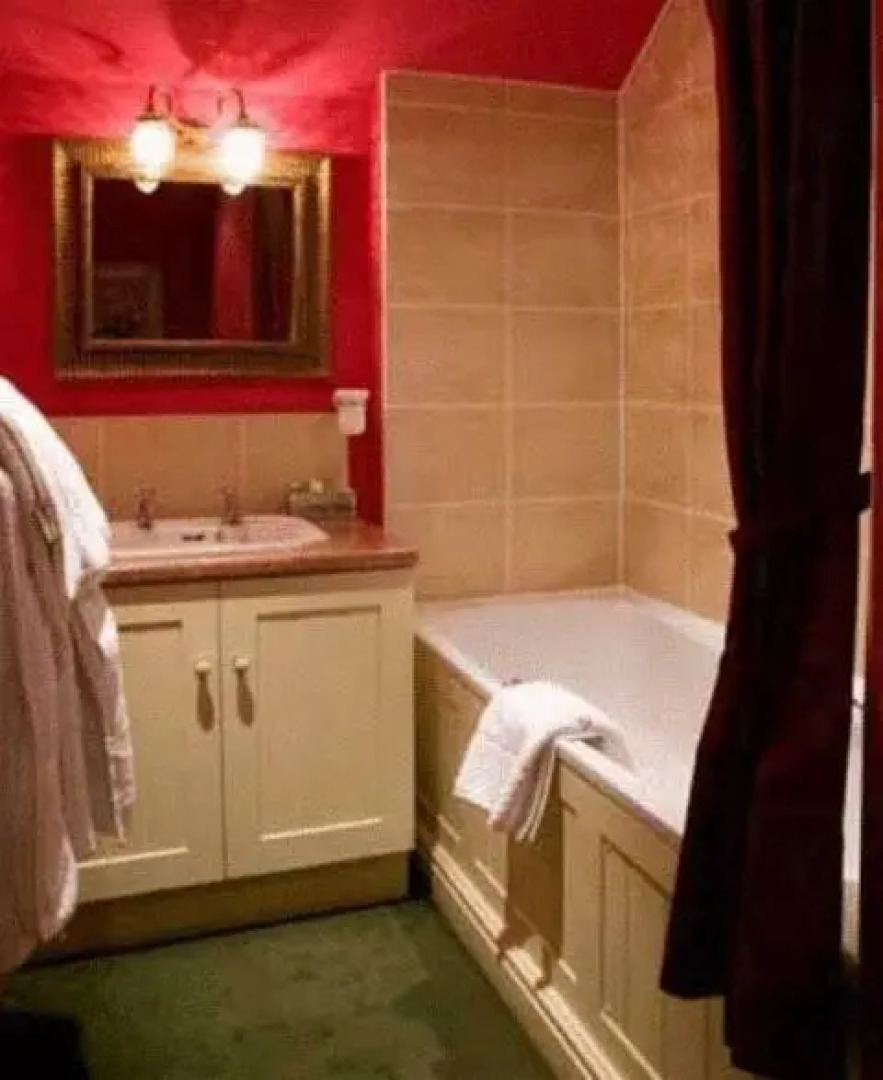 Ravenwood Hall Hotel