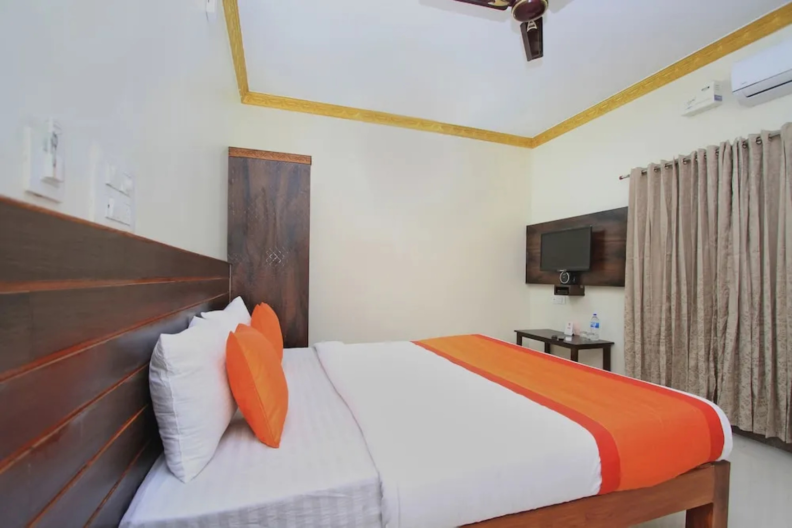 OYO 10549 Hotel Le Comforts