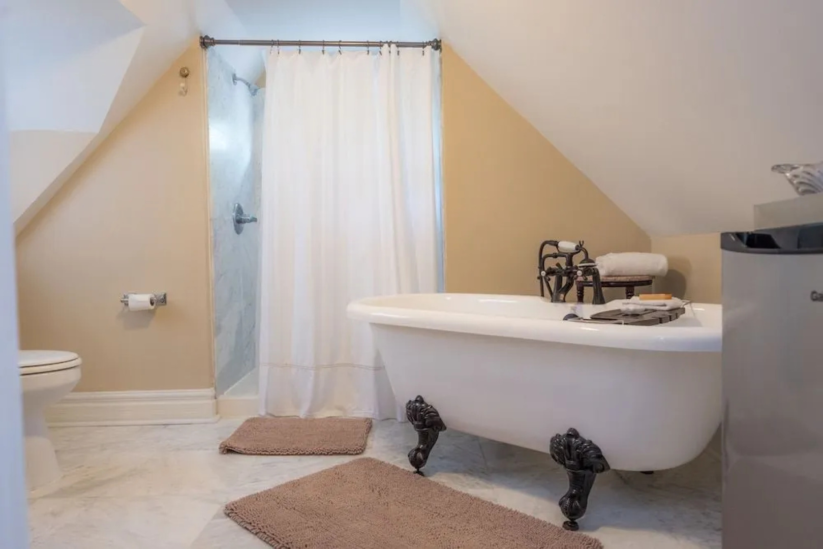 Dennison Street Inn Bed & Breakfast