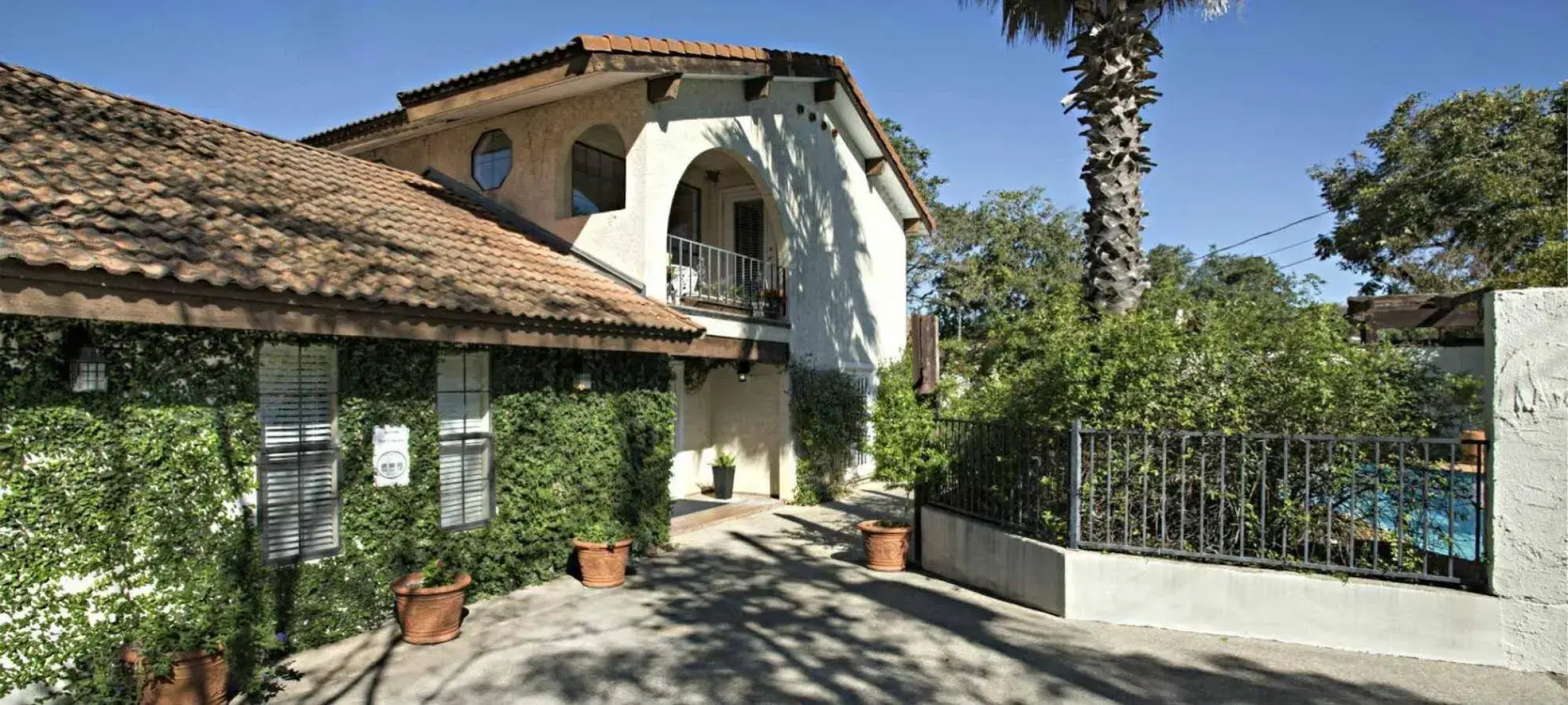 The Lakehouse Bed & Breakfast