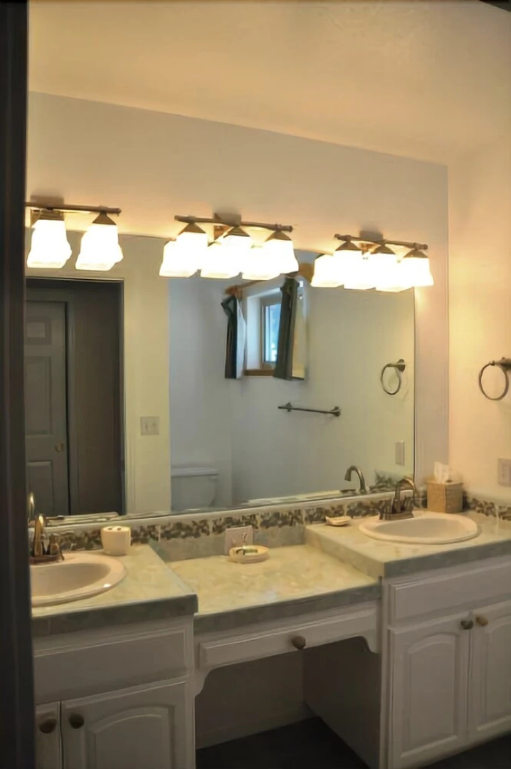 Rogers Retreat 3 Bedrooms 2.5 Bathrooms Home