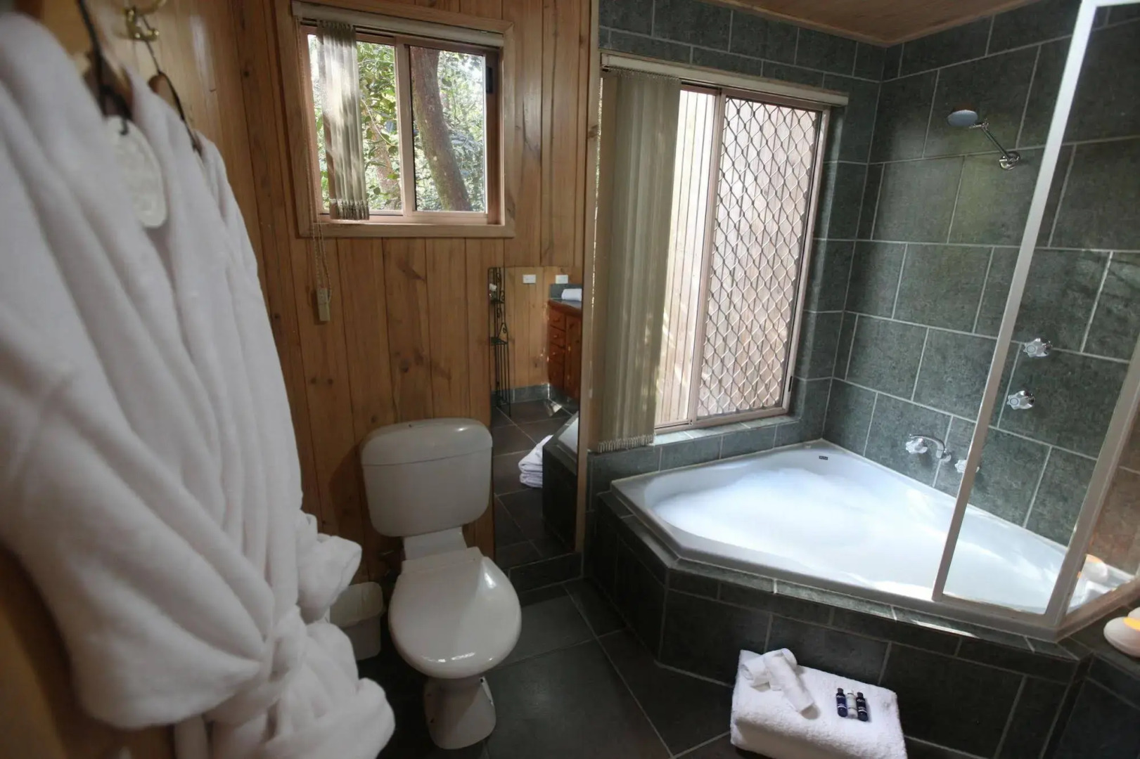 Belle's at Montville