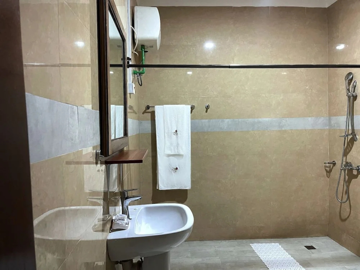 African Hill Hotel & Resort