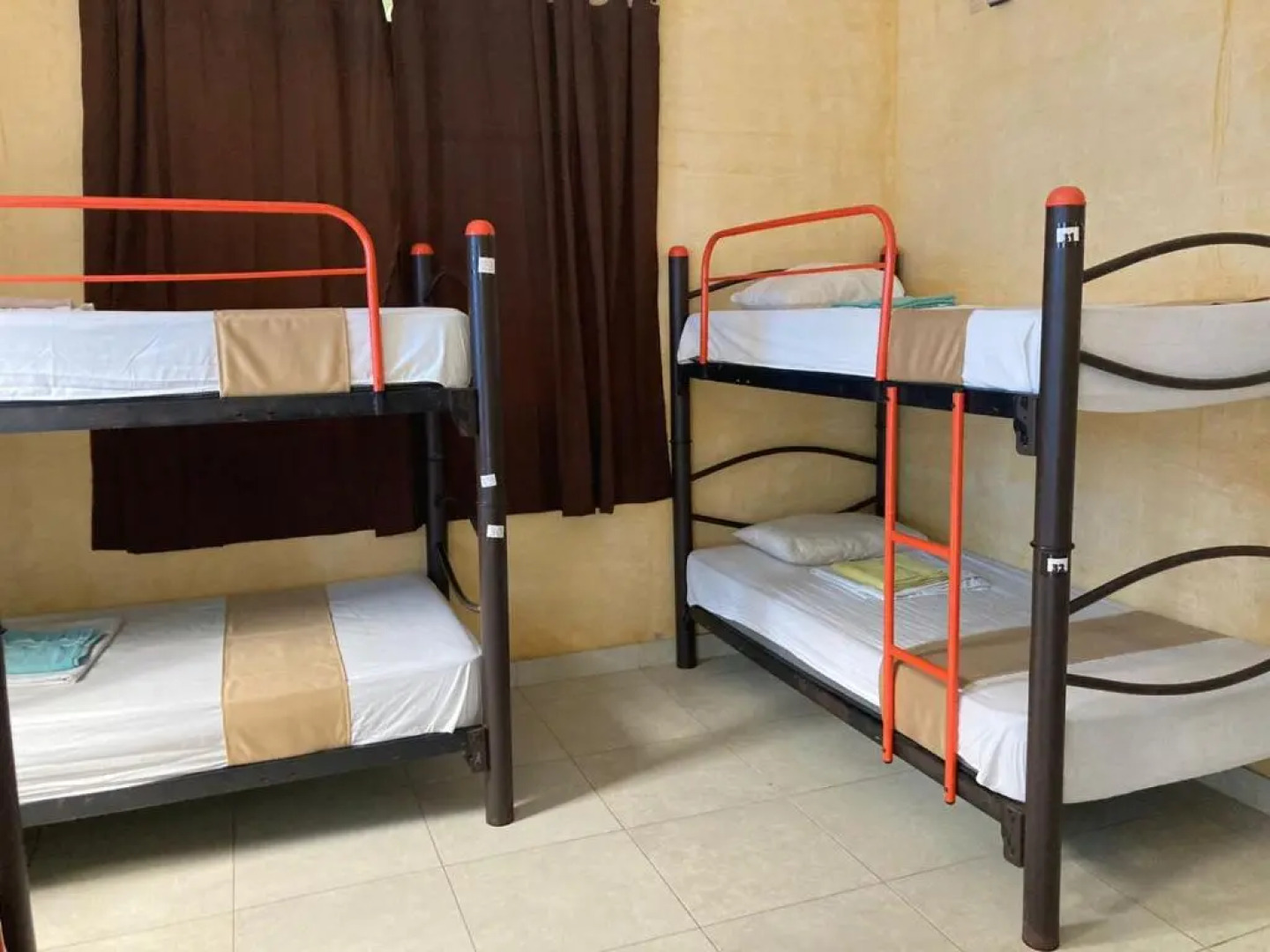 Hostal La Ermita - Hostel