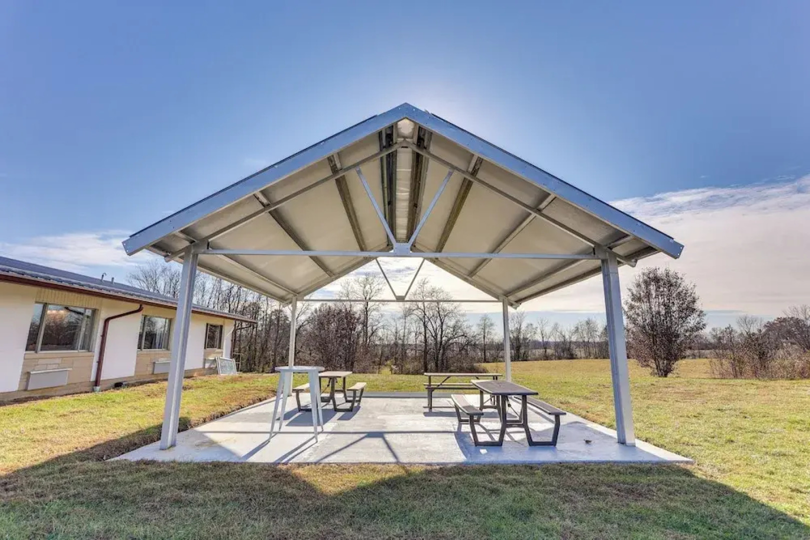 Golf, Shop, Tour & More: Oakland City Apartment