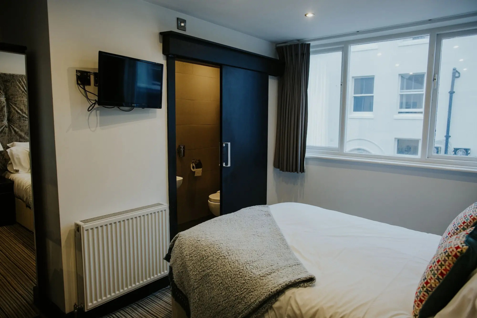 Sinclair's Bar, Lounge & Rooms