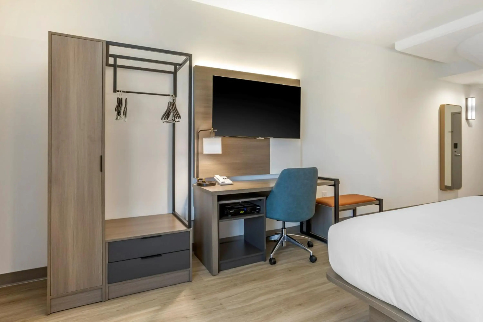 Comfort Inn & Suites Newark Liberty International Airport