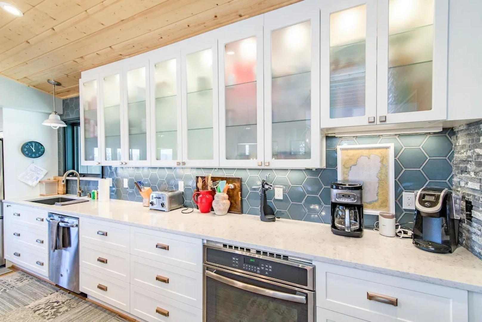 4br Lake View W/ Double Decks 4 Bedroom Cabin