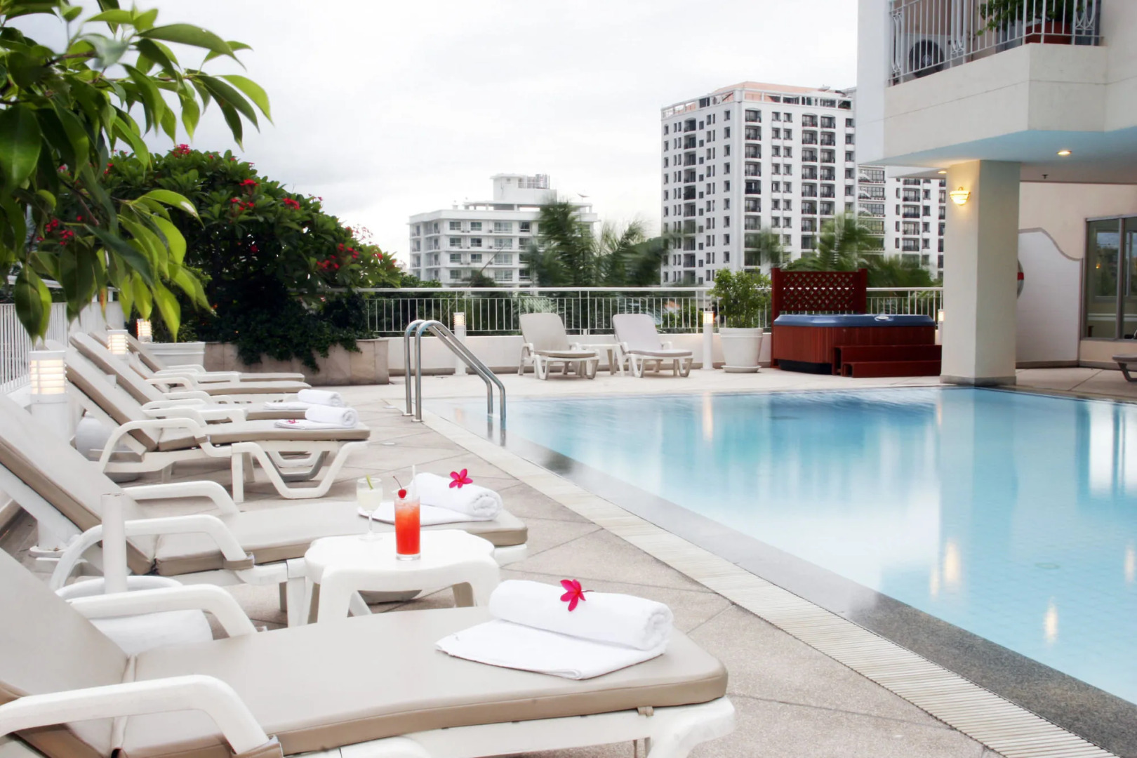 Kameo House Hotel and Serviced Apartments