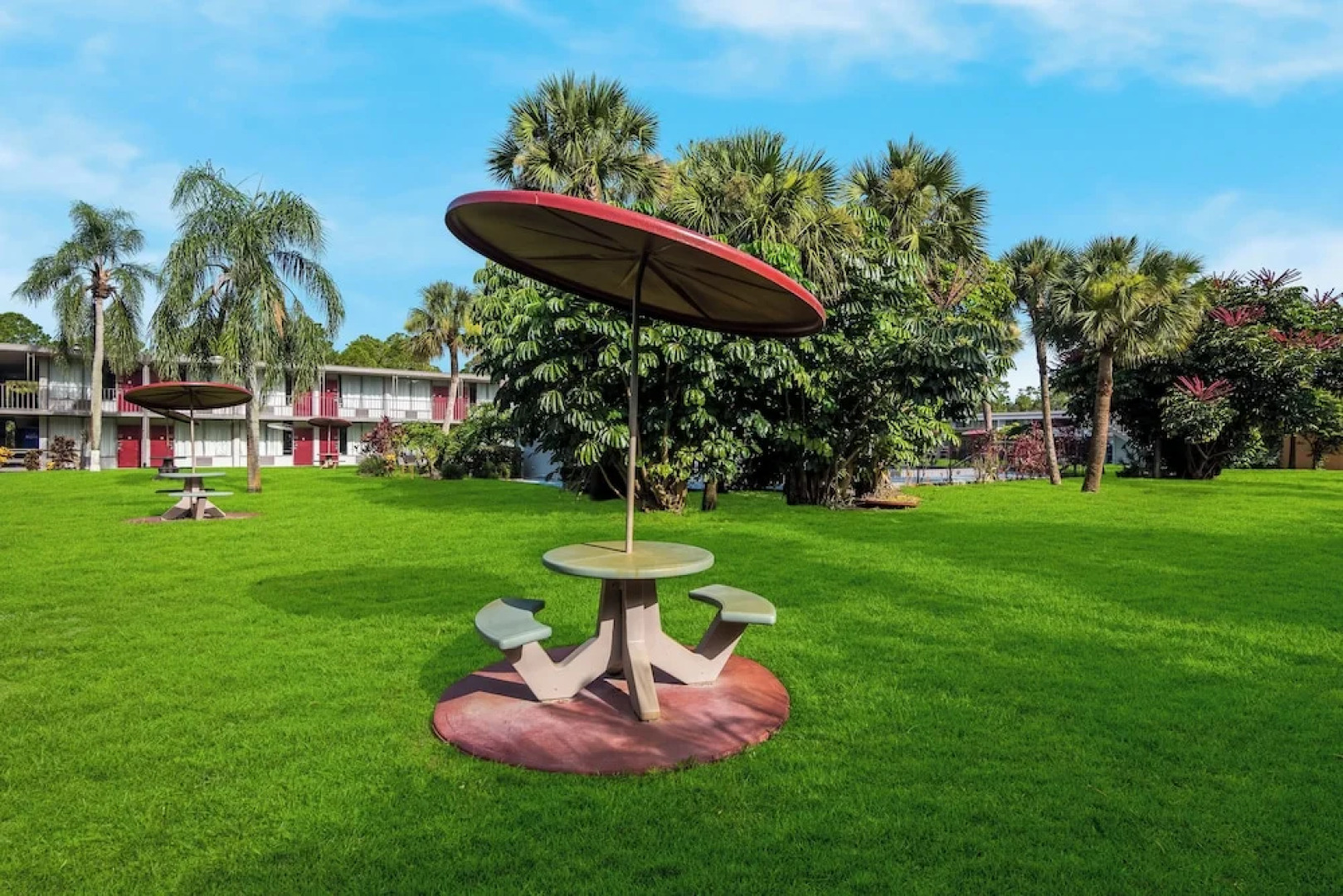 Hometowne Studios By Red Roof Vero Beach - I-95