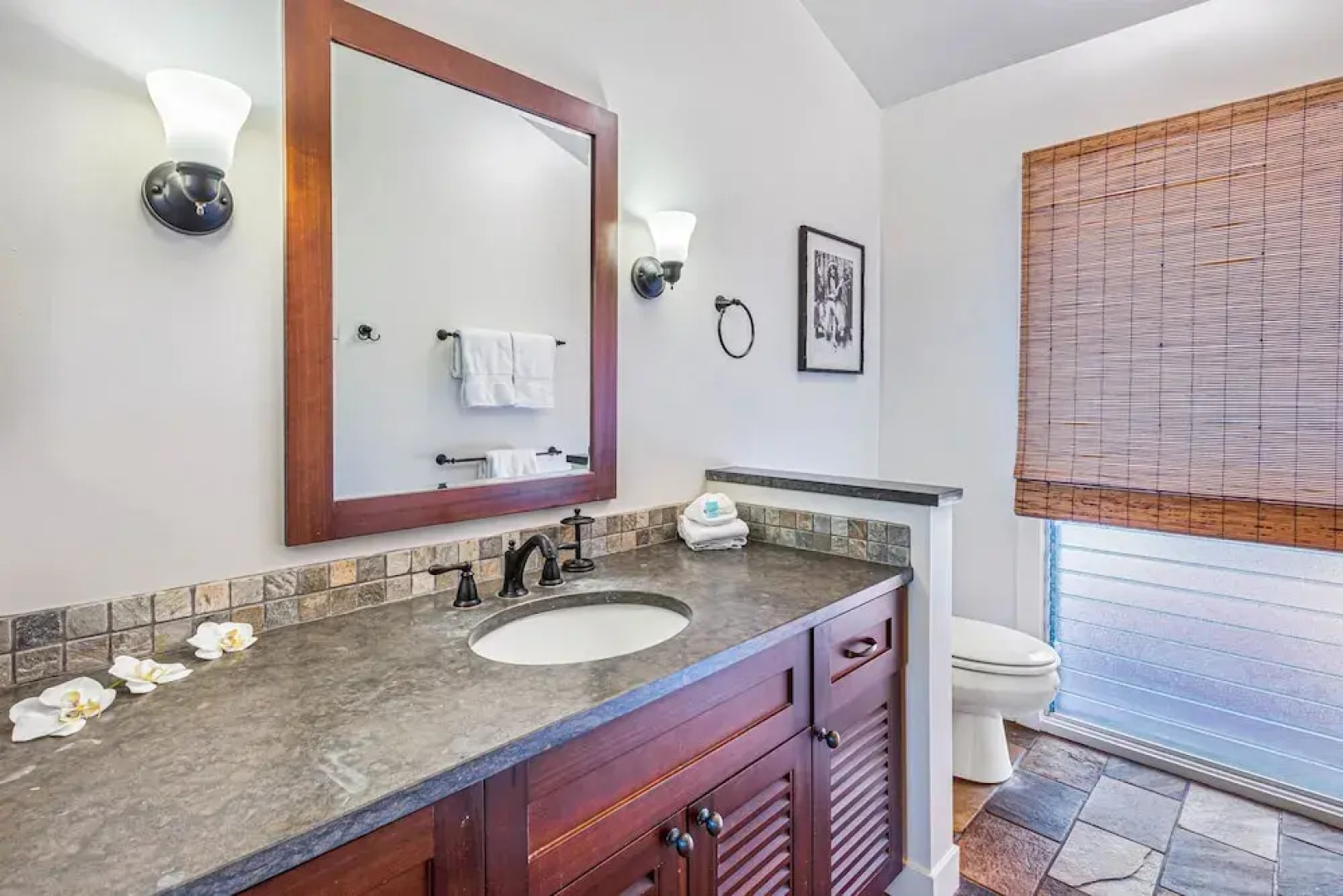 Aina Nalu 2bd/2ba 2 Bedroom Condo by Redawning