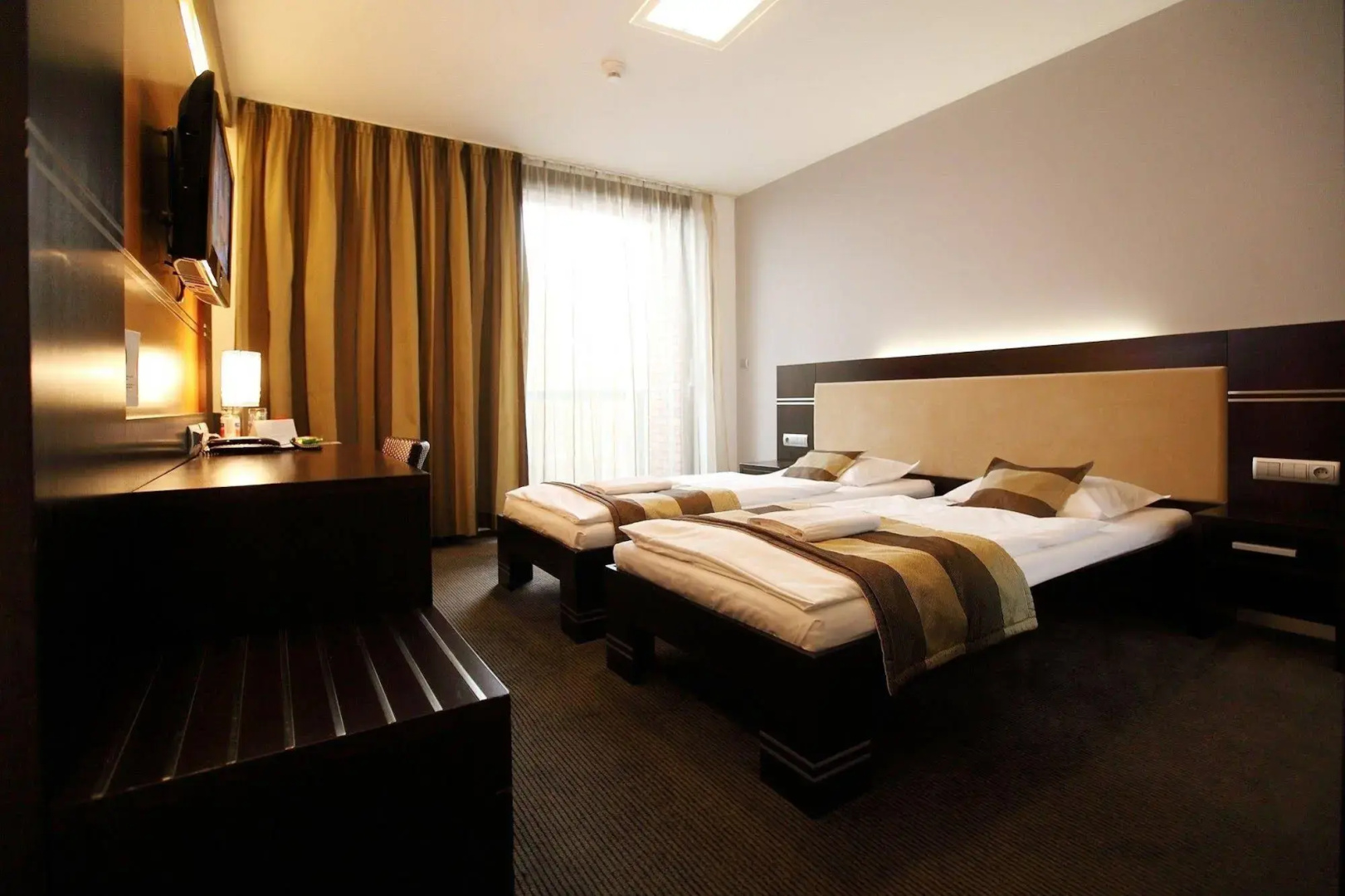 Hotel Dolphin