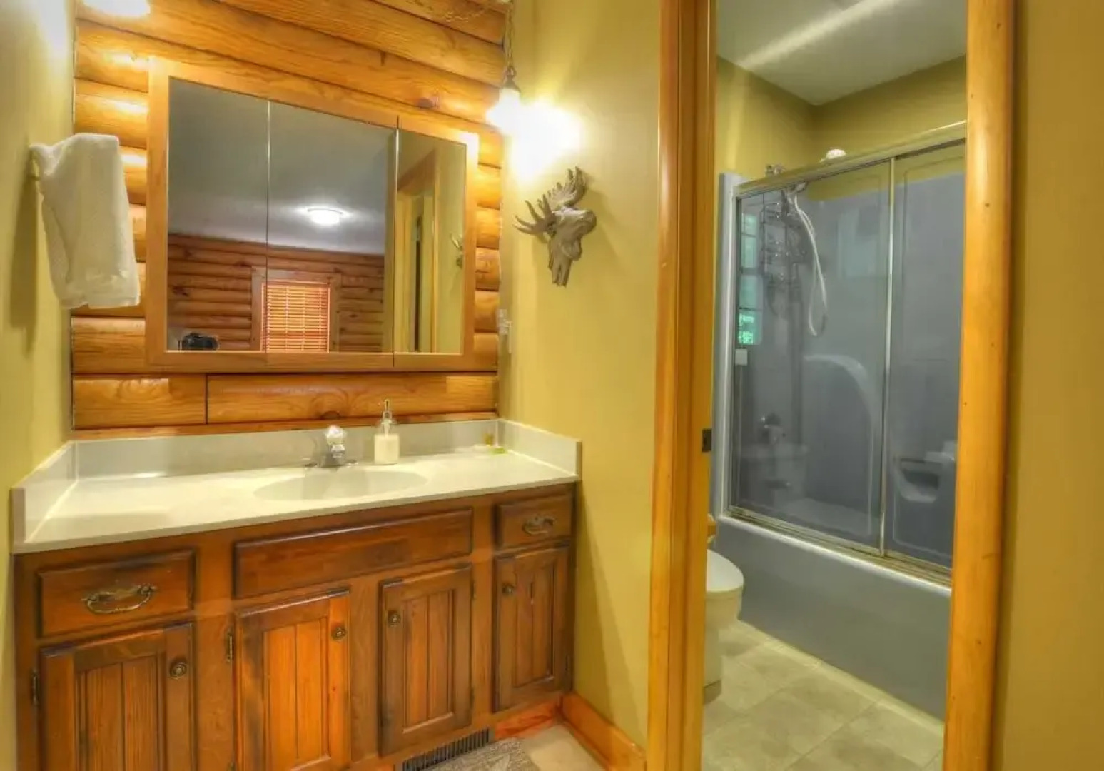 Rippling Waters Lodge 3 Bedroom Cabin by RedAwning