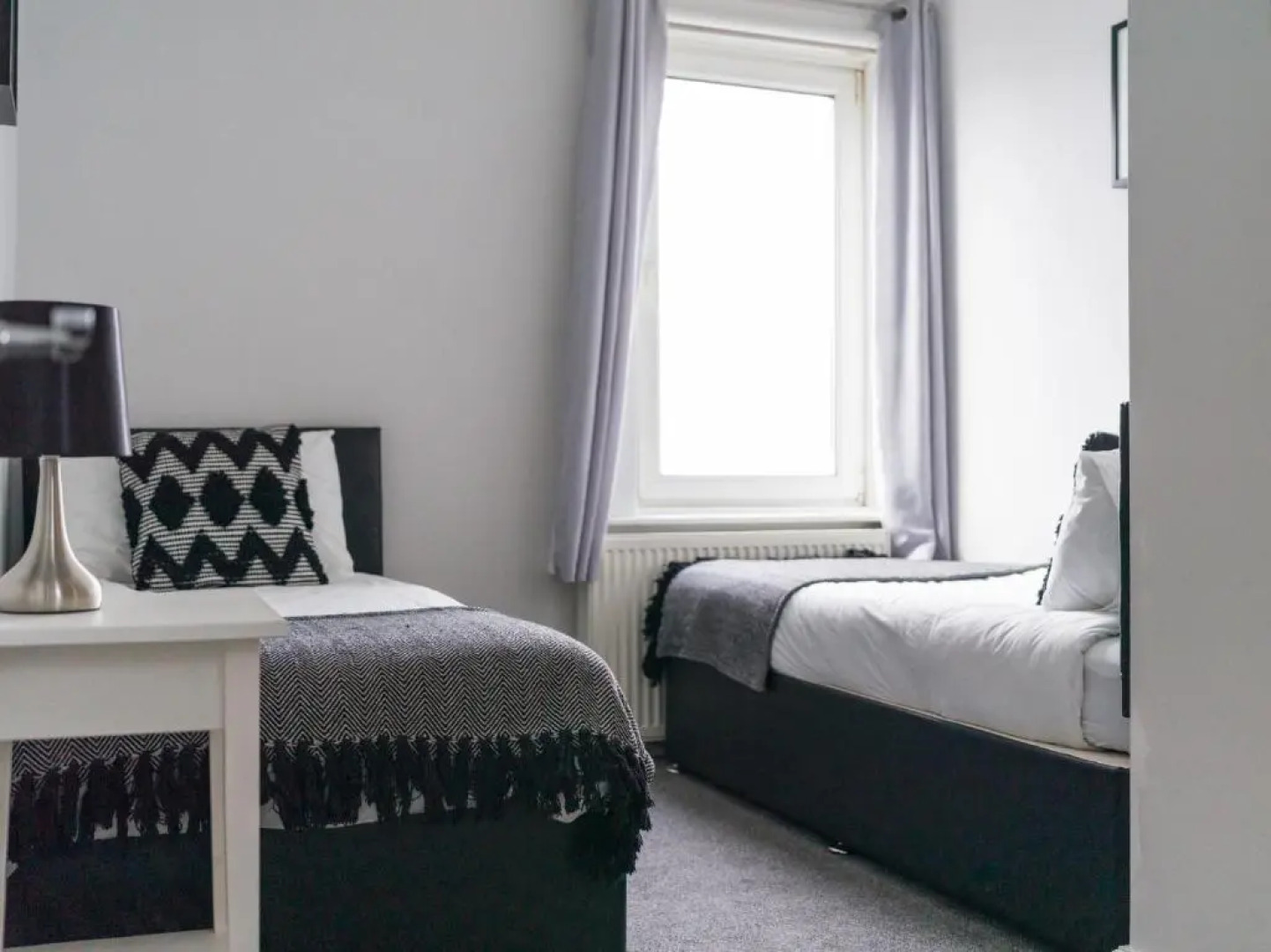 House - Sleeps 4 - Pet Friendly - Parking - Garden