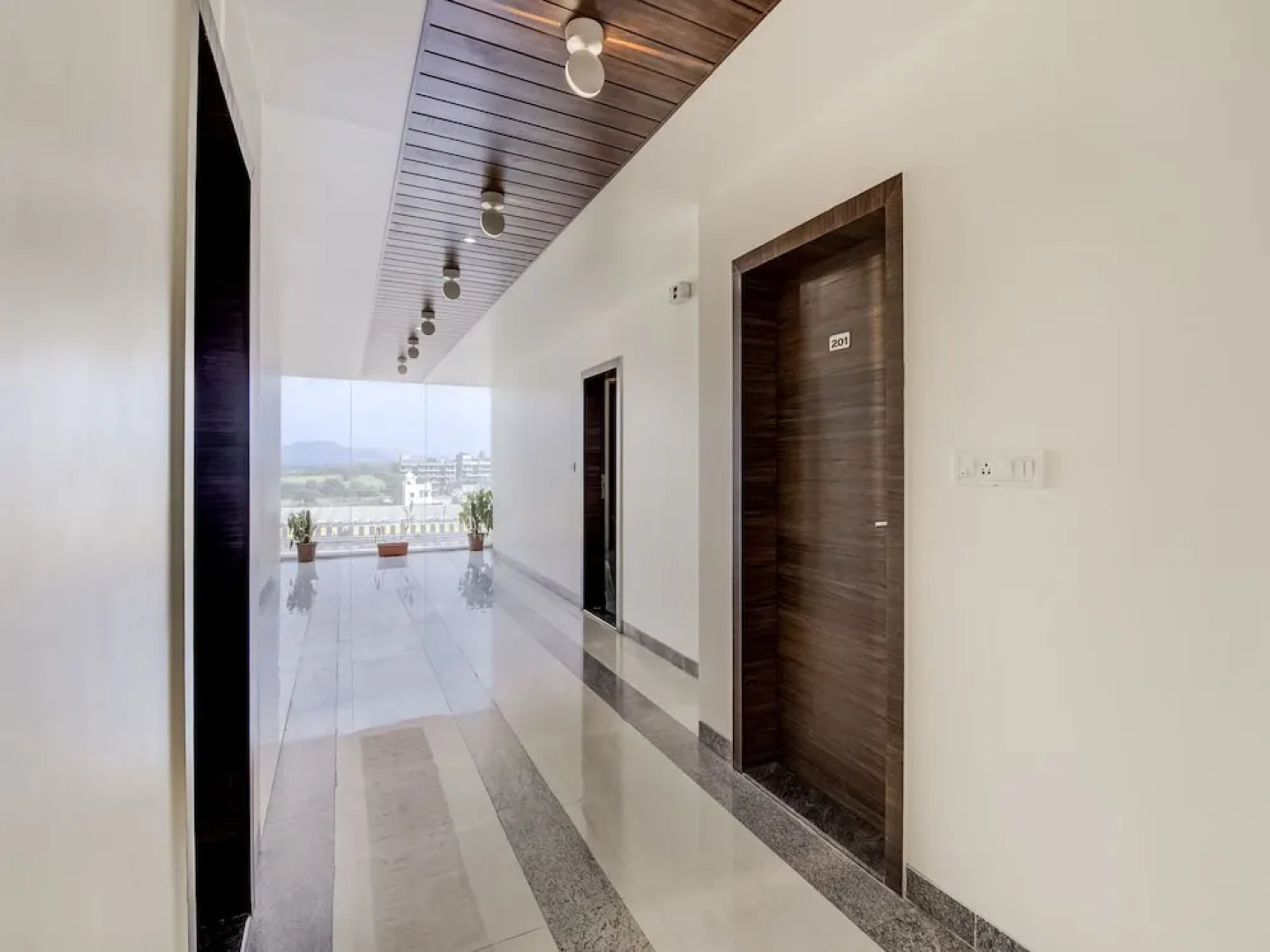 OYO 28164 Hotel Shubham Inn