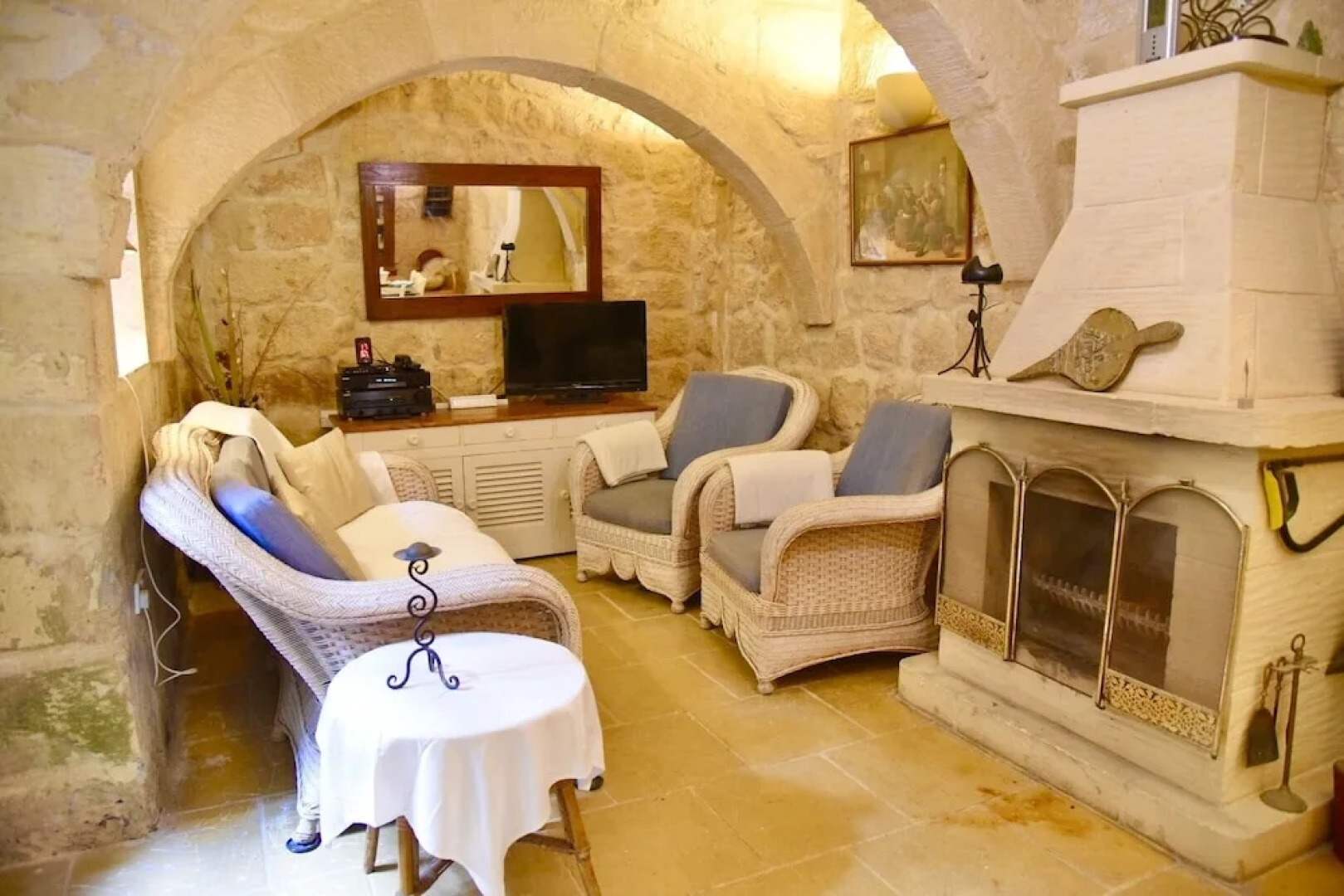Beautiful Farmhouse With Courtyard and BBQ in Gozo