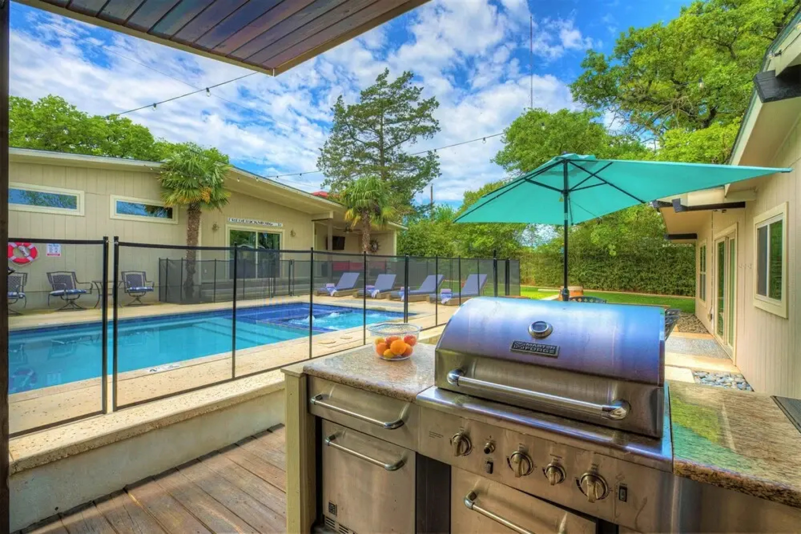 Large Luxury Home W/pool, Hot-tub, Grill/bar, &cin