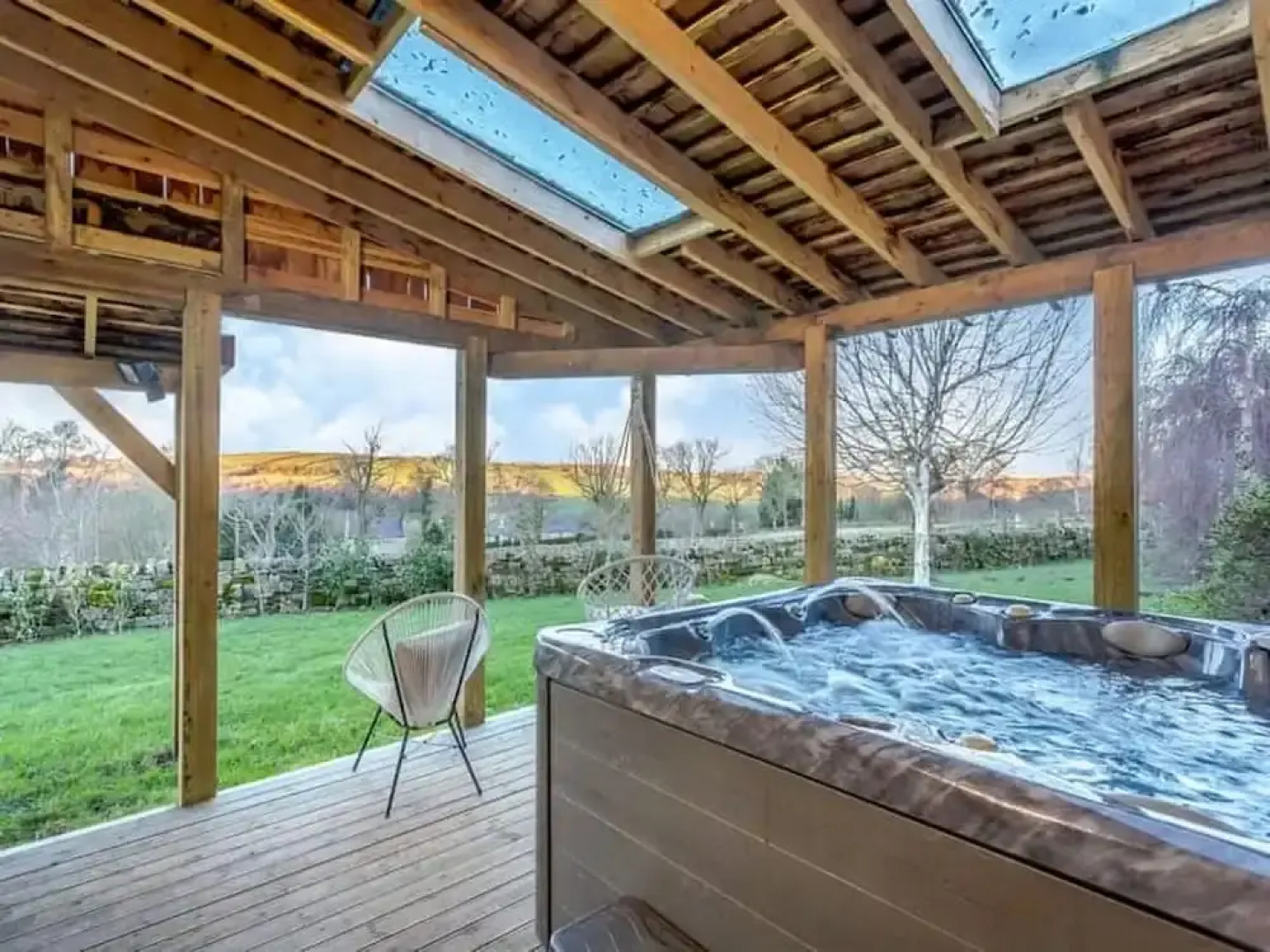 5-bed Retreat, Sleeps 12 in Harrogate With Hot Tub