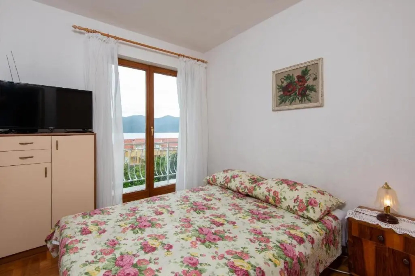 Apartments Sugor-70m from sea