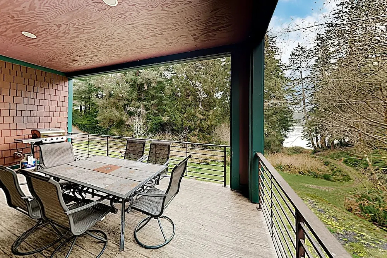 New Listing! Serenity Lake House On The Siltcoos 3 Bedroom Home