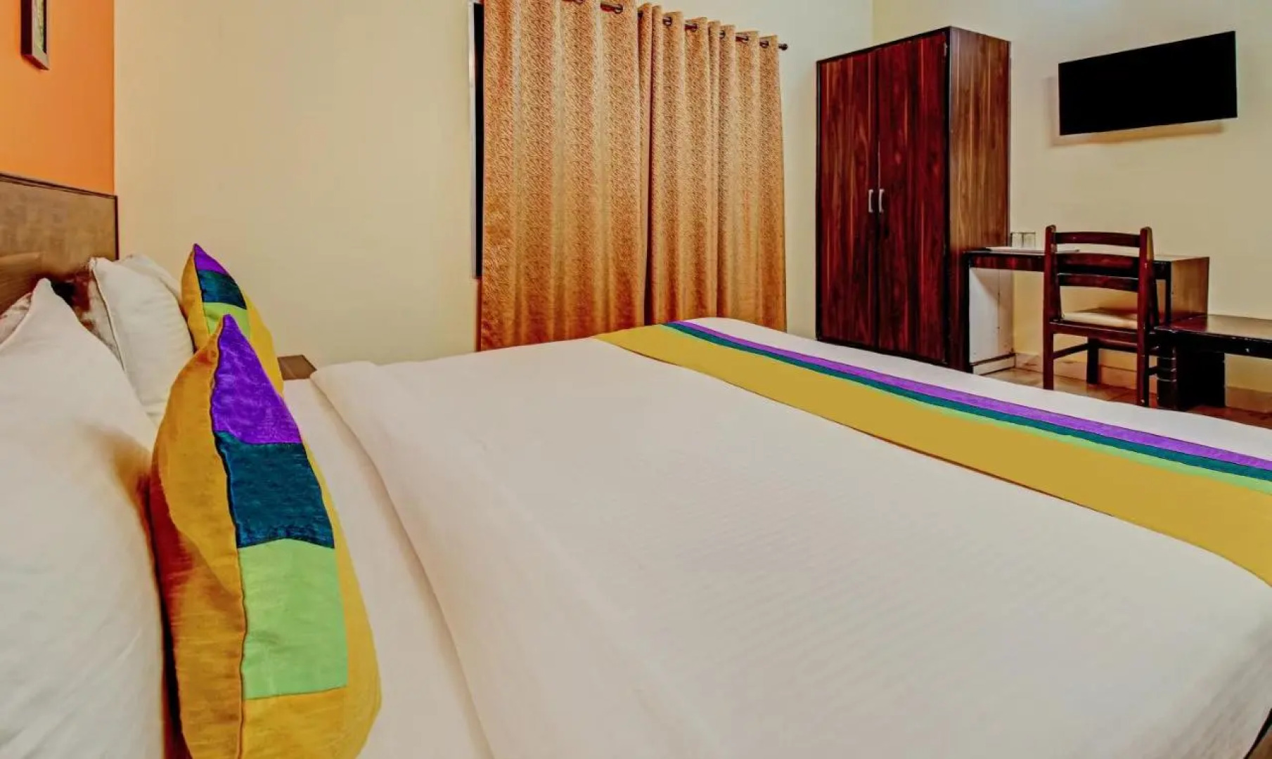 Itsy Hotels Royal Monarch