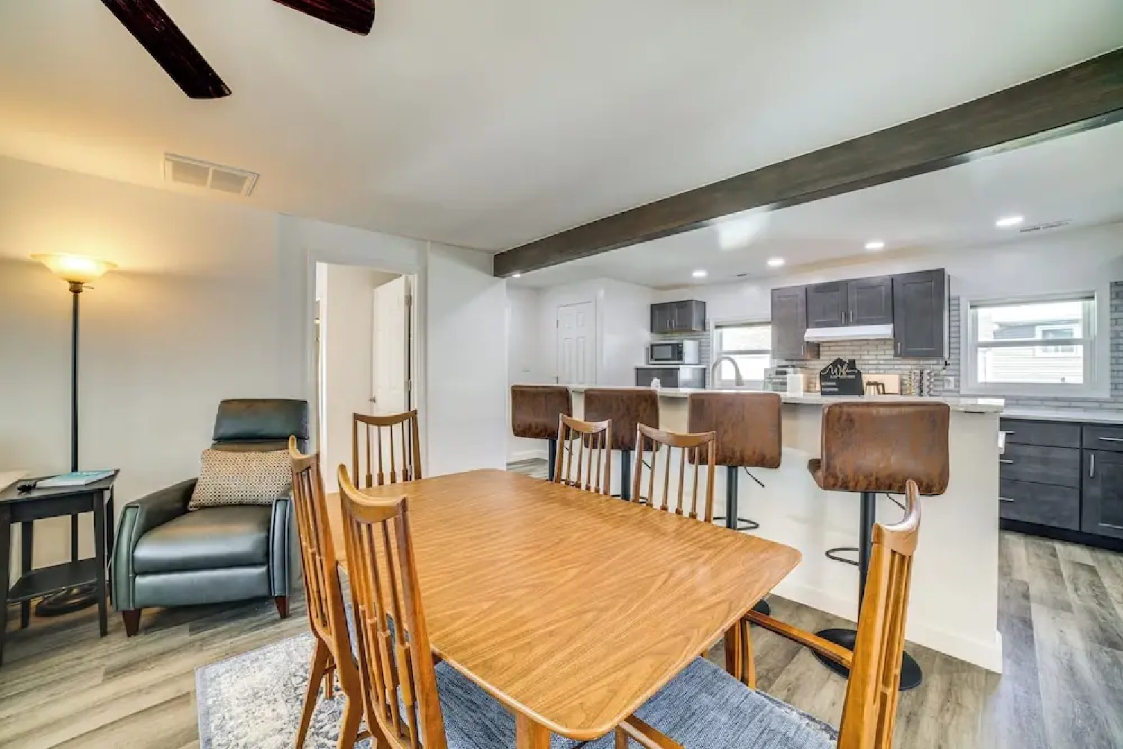 < 1 Mi to Dwtn: Valparaiso Family Home