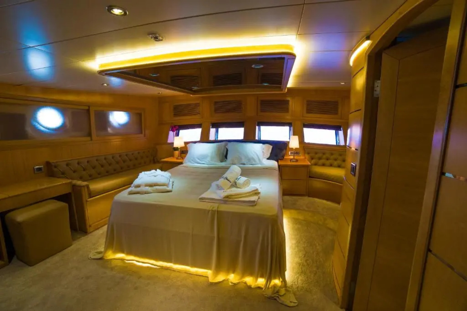 7 Deluxe - Seductive Style and Serenity