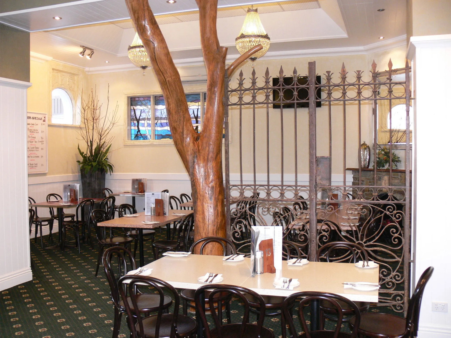Yarrawonga Hotel