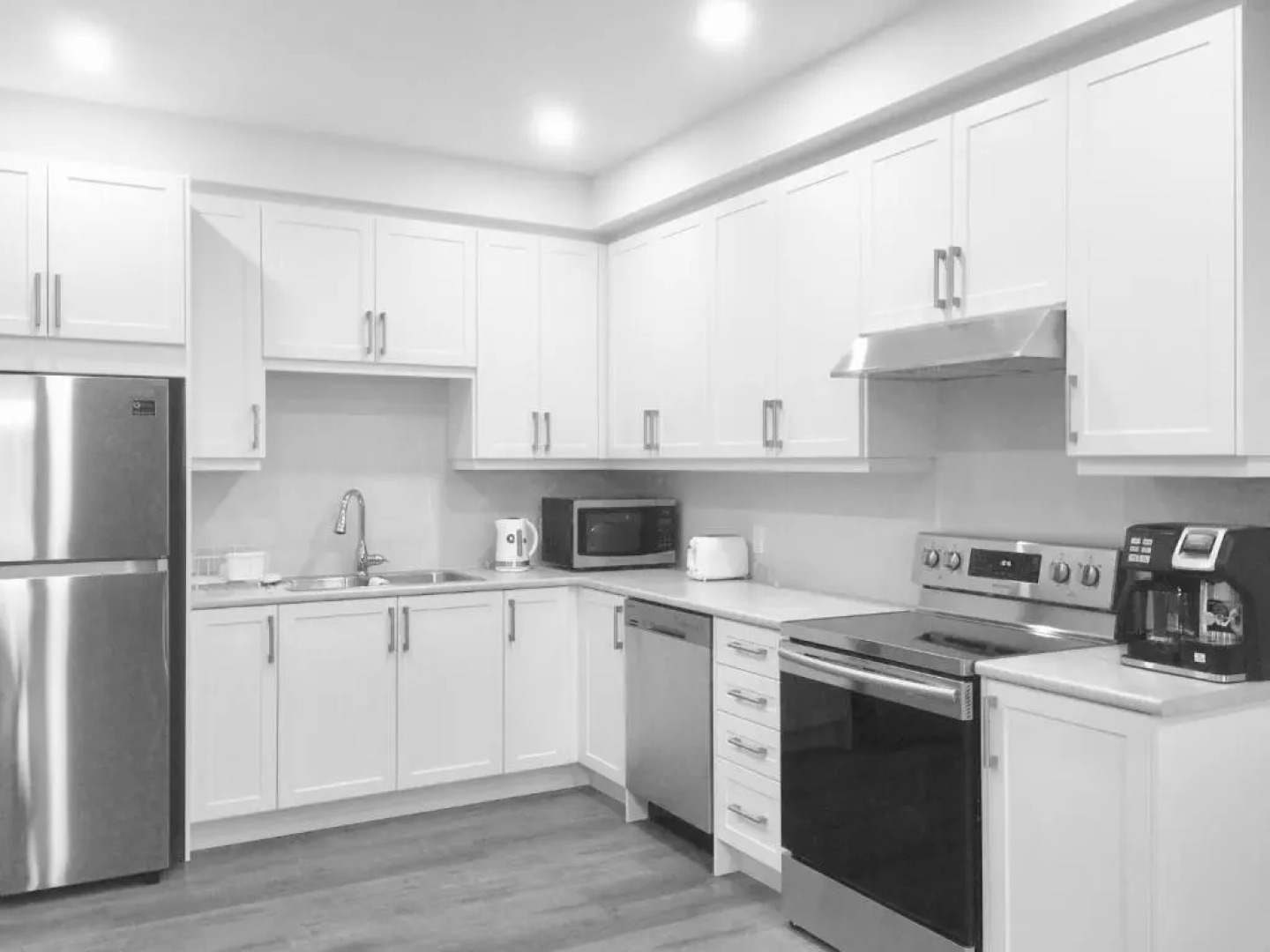 Charming, Comfortable Apartment in Pickering