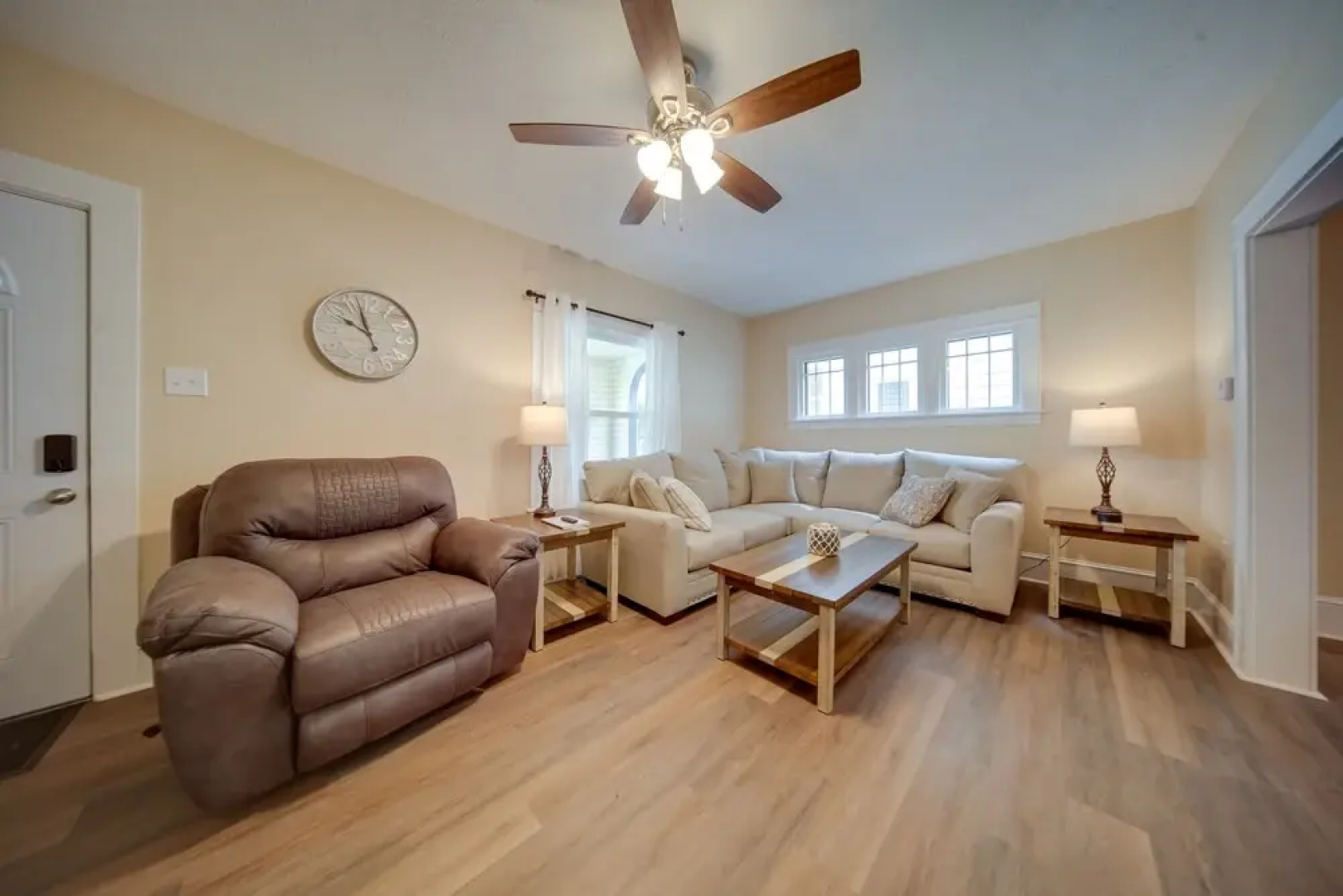 Vacation Rental w/ Porch & Views of Lake Erie!