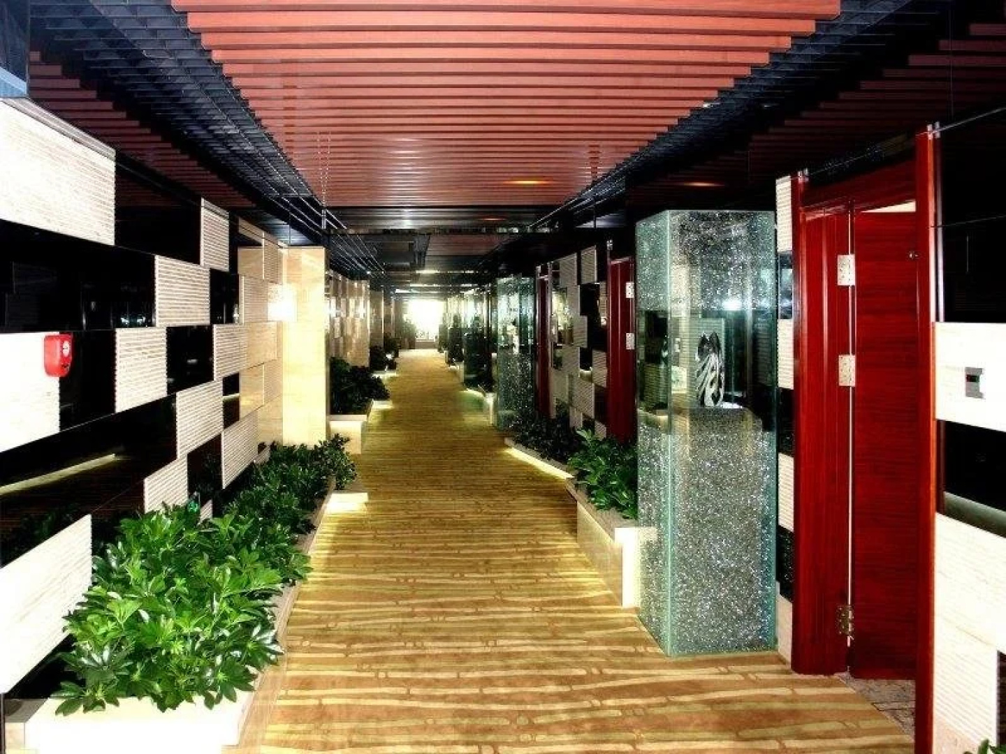 Hawaii International Business Hotel