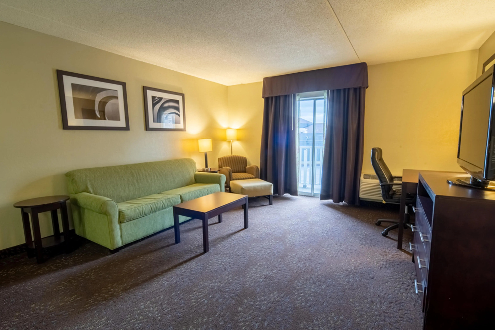Holiday Inn Express Hotel & Suites Pittsburgh Airport by IHG