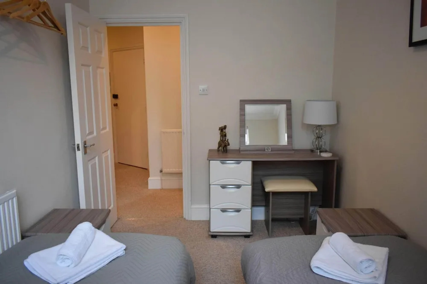 Higher Living-Professional Southsea Apartment