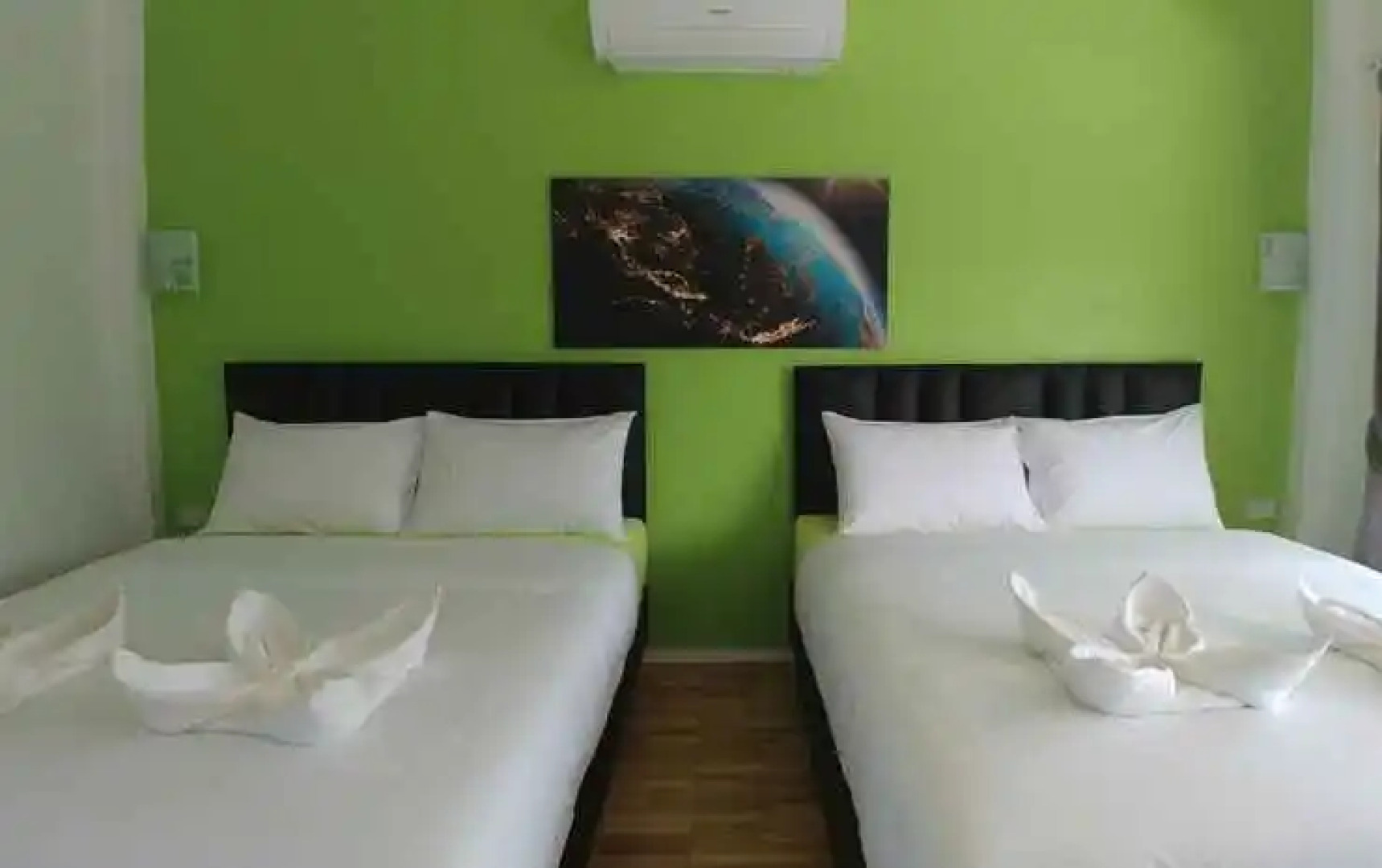 Thipburee Riverside Hotel