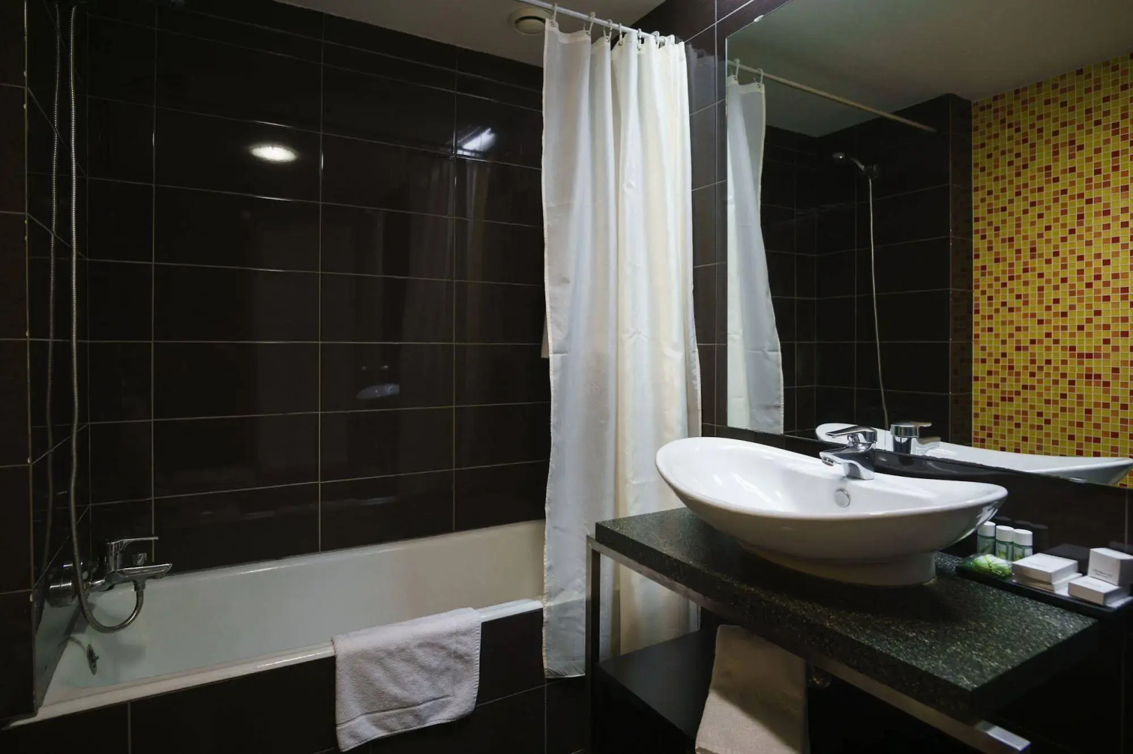 Malibu Foz Hotel - La Maison Younan