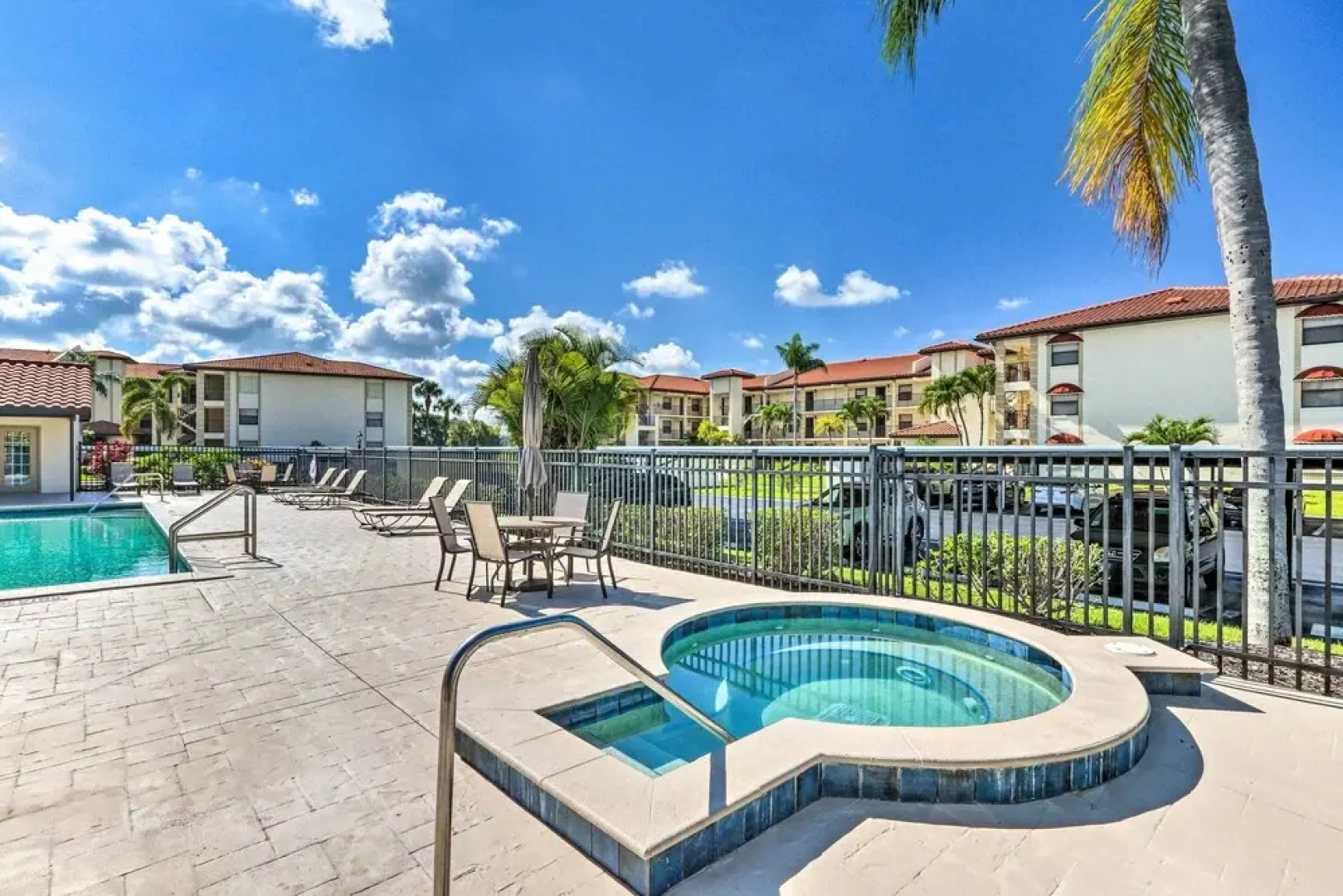 Stylish Fort Myers Condo ~ 2 Mi to Beaches!