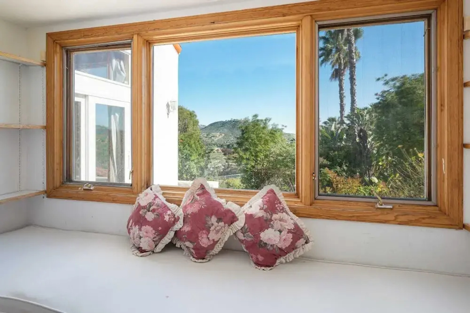 Resort-style Estate w/ Pool, Game Room & Valley Views Near Wineries The Tennis Ranch by Avantstay