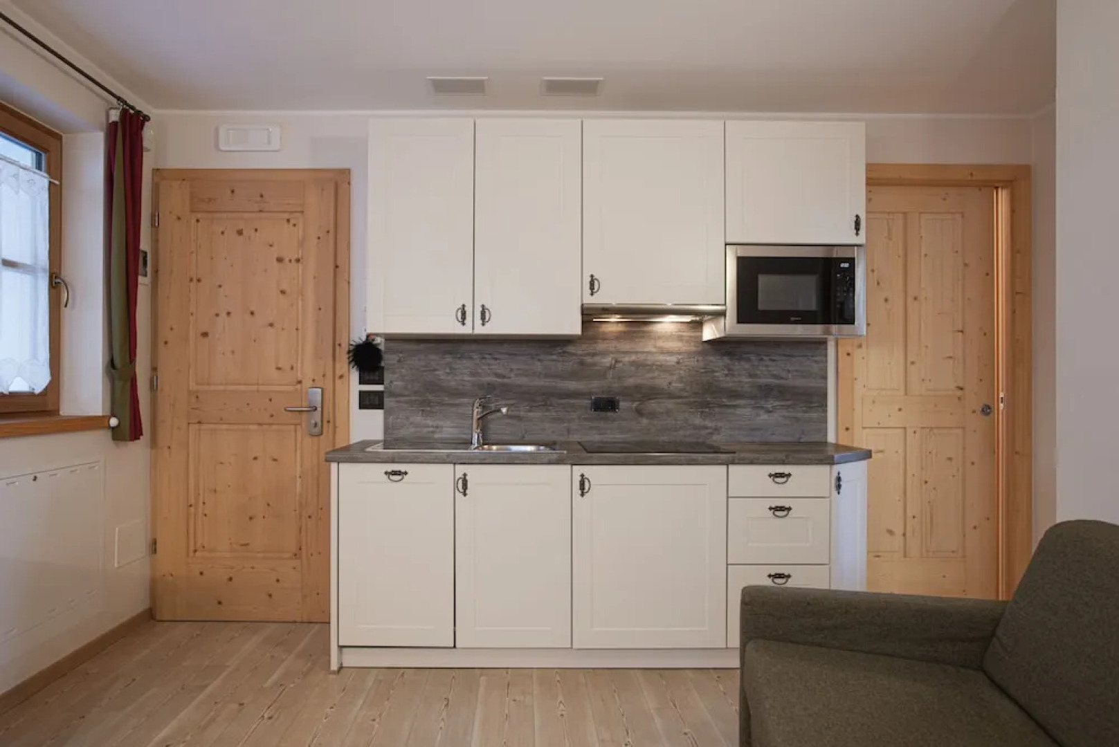 Chalet Tyrolian Apartments - by Familiaris - Pools 500 meters