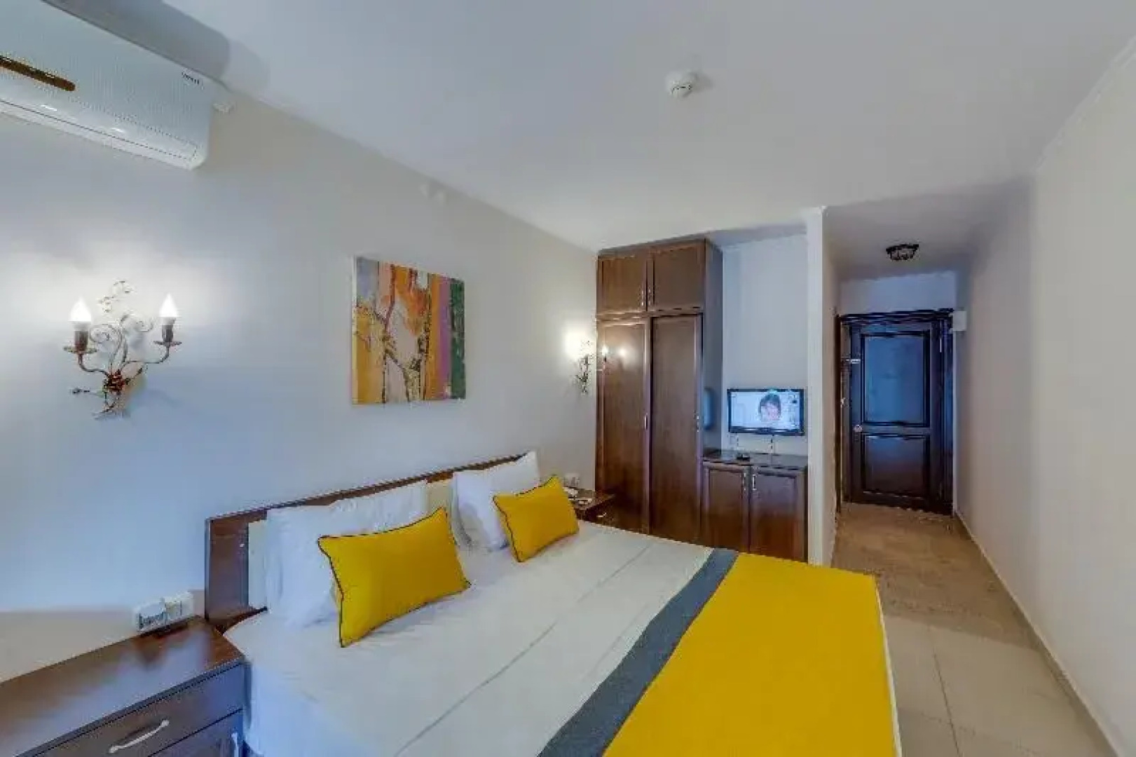 Santa Family Club Hotel