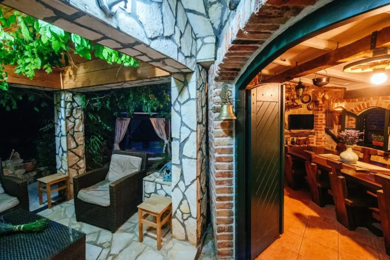 Poolicluded Holiday House Halic