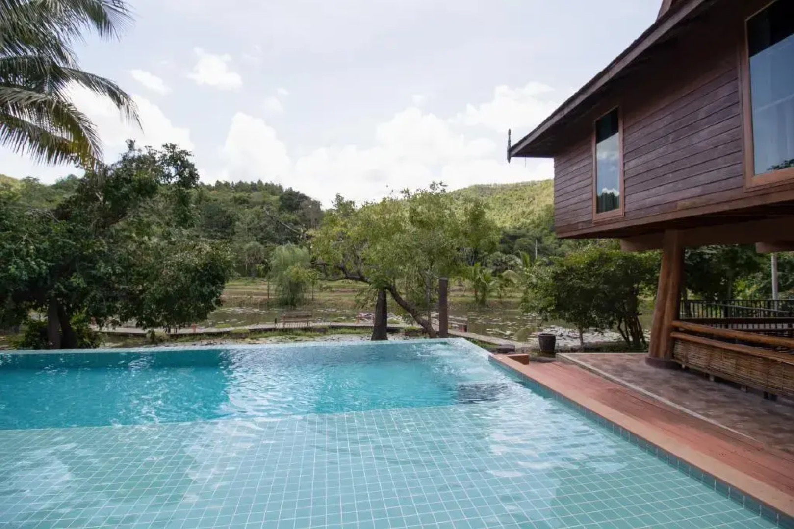 Royal Train Garden Resort By Zuzu