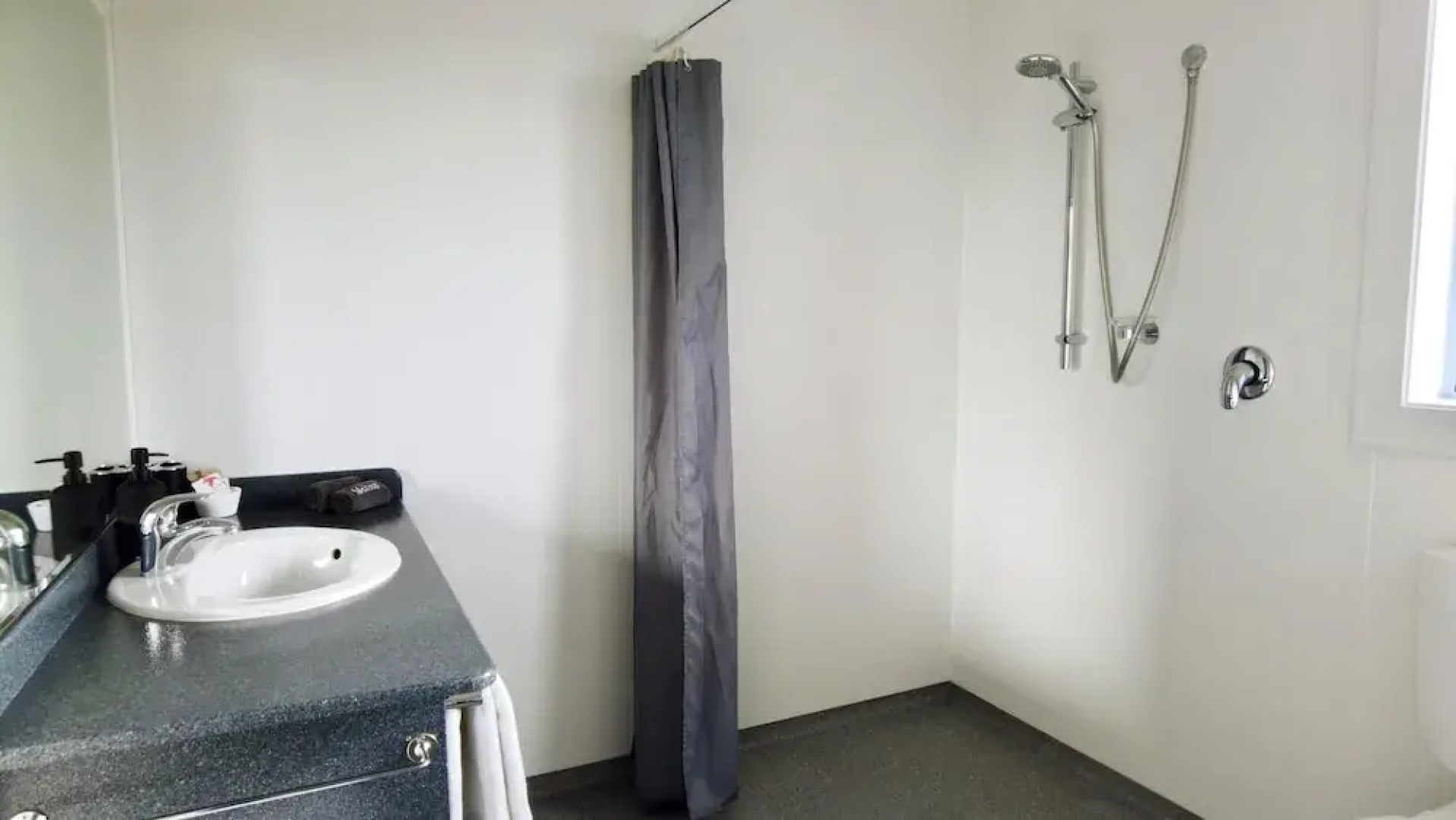 554 Moana Court Motel