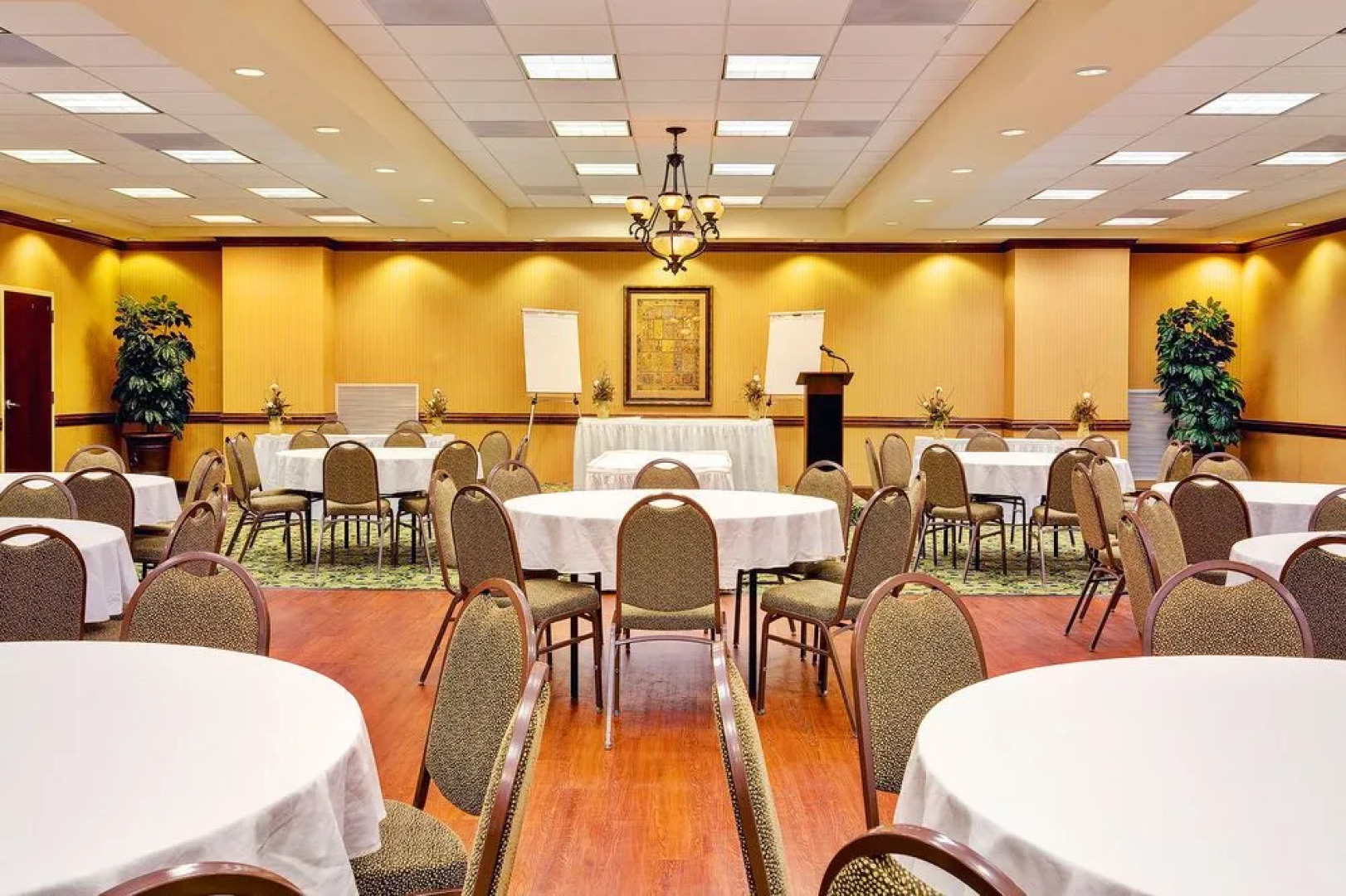 Holiday Inn Express Hotel & Suites Millington-Memphis Area