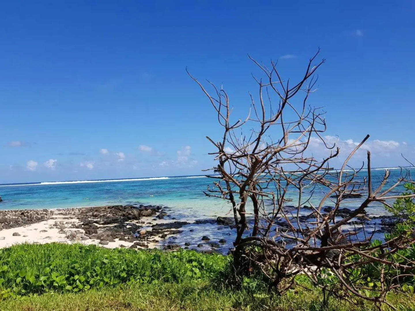 4 bedrooms villa at Blue Bay 550 m away from the beach with private pool enclosed garden and wifi